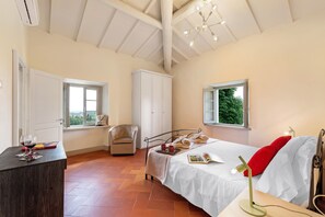 Honeymoon Villa, Multiple Bedrooms, Mountainside (Villa Chimera Green 10 with Pool &) | 5 bedrooms, iron/ironing board, free WiFi, bed sheets - Amazing Villa Chimera Green 10 Pool&Gym  (Arezzo)