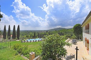 Honeymoon Villa, Multiple Bedrooms, Mountainside (Villa Chimera Green 10 with Pool &) | Terrace/patio - Amazing Villa Chimera Green 10 Pool&Gym  (Arezzo)