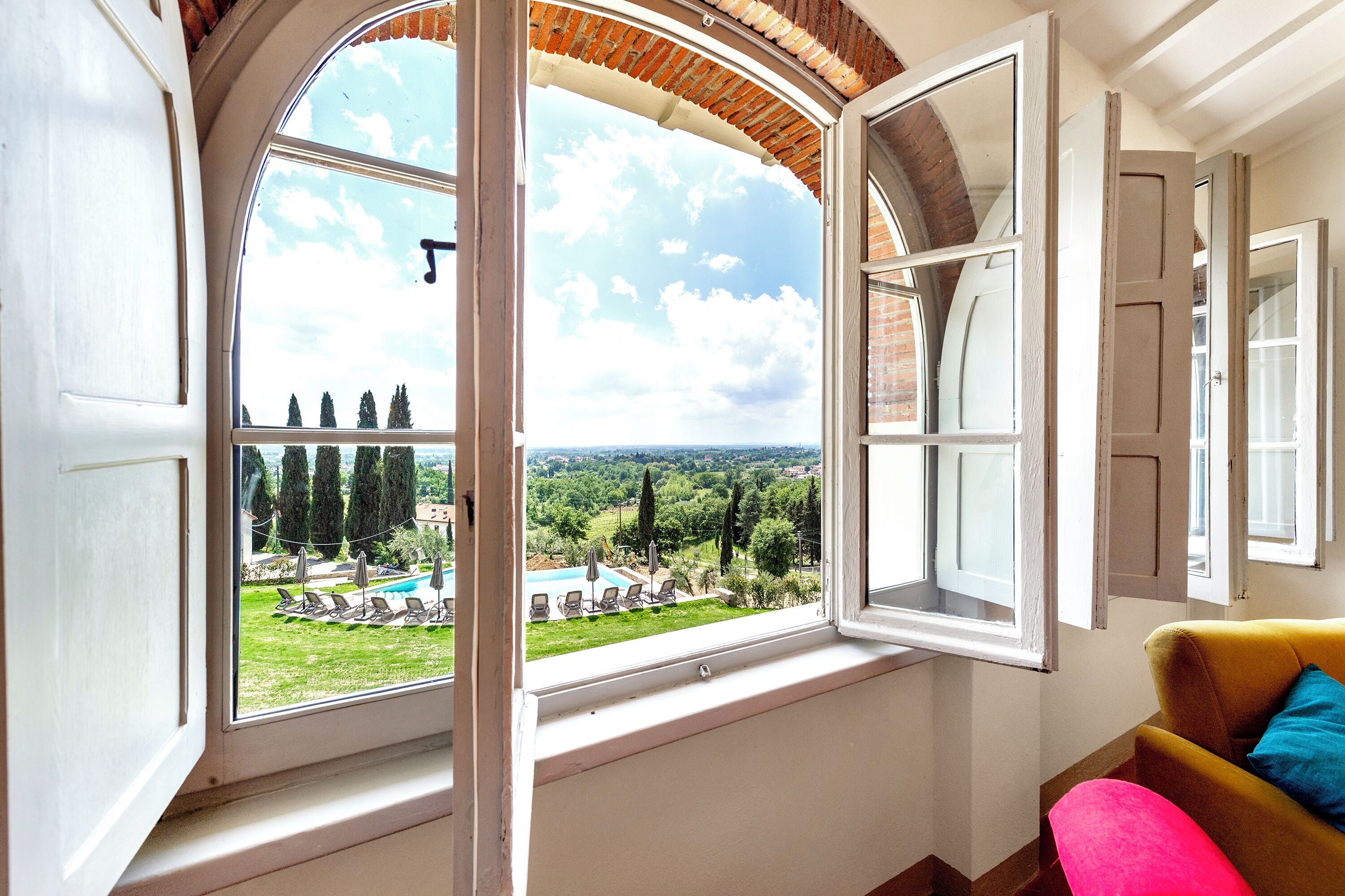 المنشأة من الداخل