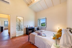 Villa – honeymoon, flere soverom, ved fjell (Villa Chimera Green 10 with Pool &) | 5 soverom og wi-fi