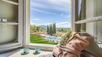 Villa de luna de miel, varias habitaciones, junto a la montaña (Amazing Villa Chimera Green 10) | Interior