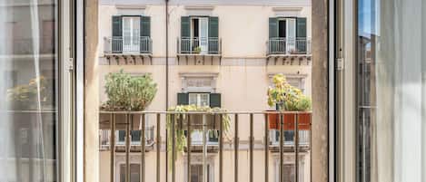 City Apartment | Balcony