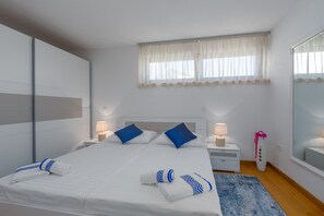 1 chambre, fer et planche à repasser, Wi-Fi, draps fournis