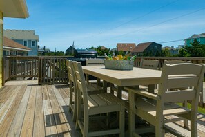Outdoor dining - Surf Shack on DuneWay-EV Charger & steps to Beach with Hot Tub! (Avon)