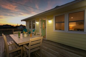 Outdoor dining - Surf Shack on DuneWay-EV Charger & steps to Beach with Hot Tub! (Avon)