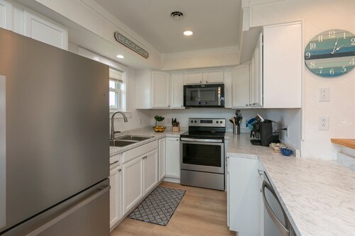 Surf Shack on DuneWay-EV Charger & steps to Beach!