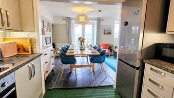 Fridge, oven, dishwasher, toaster
