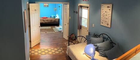 4 bedrooms, desk, WiFi, bed sheets