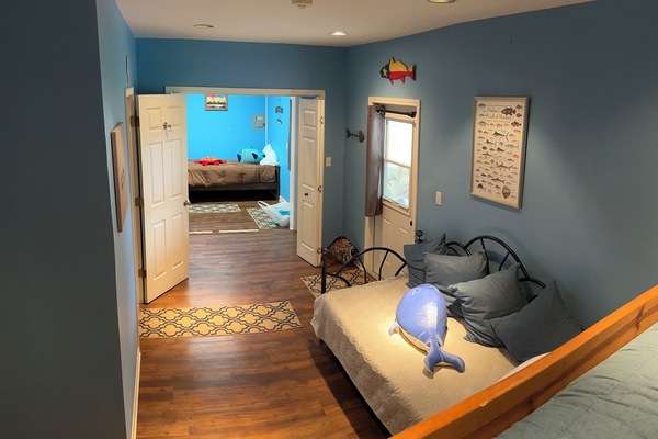 4 bedrooms, desk, WiFi, bed sheets