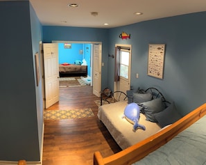4 bedrooms, desk, WiFi, bed sheets