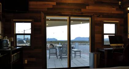 Pickleball Cabin with Outdoor Kitchen
