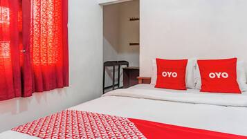 Quarto casal standard | Escrivaninha, Wi-Fi de cortesia, roupa de cama