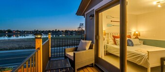 Luxury Lakeview Home Near, Private Heated Pool Open, Near Denver, Walkable Lake, Dog OK