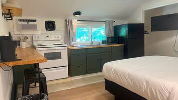 1 غرفة نوم وأسرّة بإسفنج يتكيف مع شكل الجسم ومكتب وواي فاي مجانًا