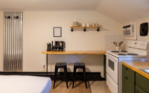 Basic Studio Suite | Memory foam beds, desk, free WiFi, bed sheets - Après Inn Killington (Killington)