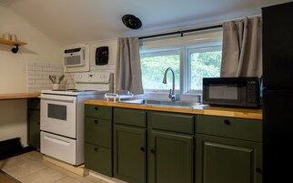 Colchones con efecto memoria, escritorio, wifi gratis y ropa de cama