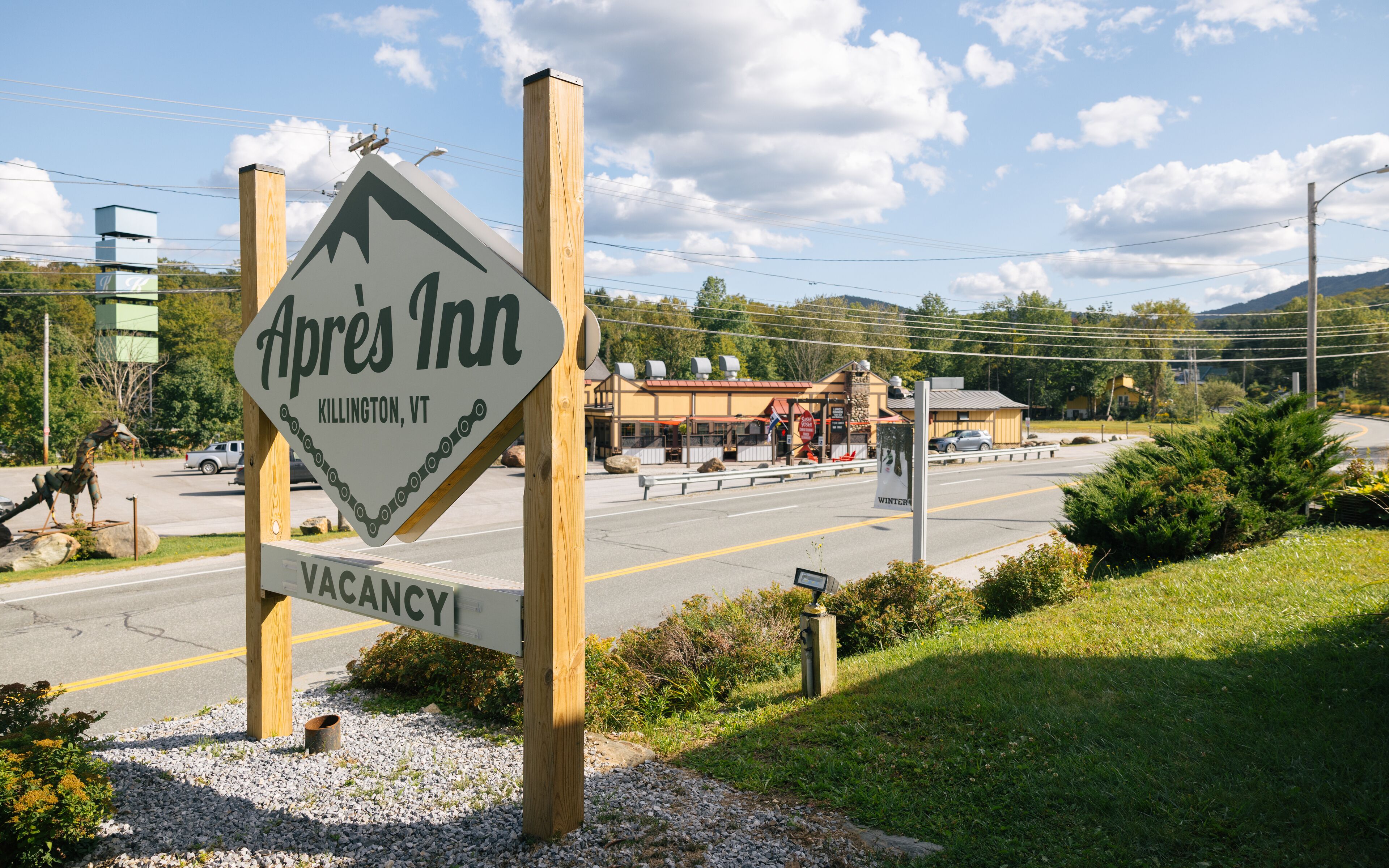 A sign for 'Apre's Inn' indicating a vacancy.