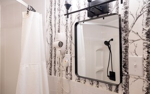 Suite estudio básica | Baño | Secadora de cabello, toallas, jabón, shampoo 