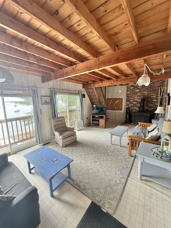Smart TV - PET FRIENDLY WITH A SANDY BEACH AND A MOORING (Sebago)