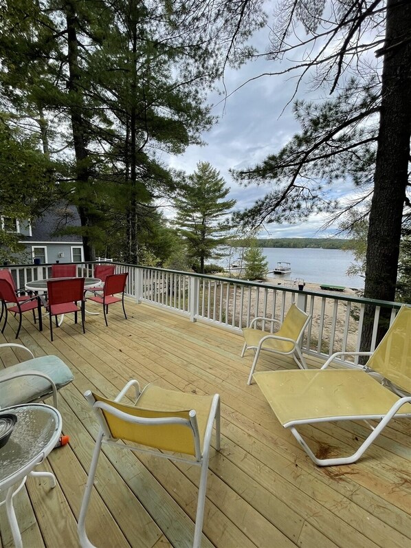 Terrace/patio - PET FRIENDLY WITH A SANDY BEACH AND DOCK (Gray)