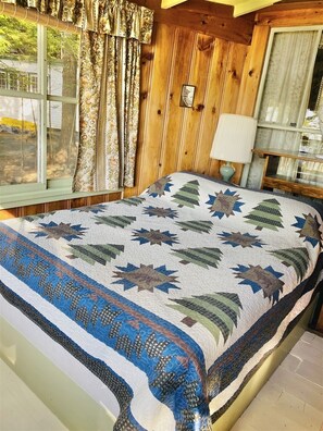 3 bedrooms, WiFi - PET FRIENDLY WITH A SANDY BEACH AND DOCK (Gray)