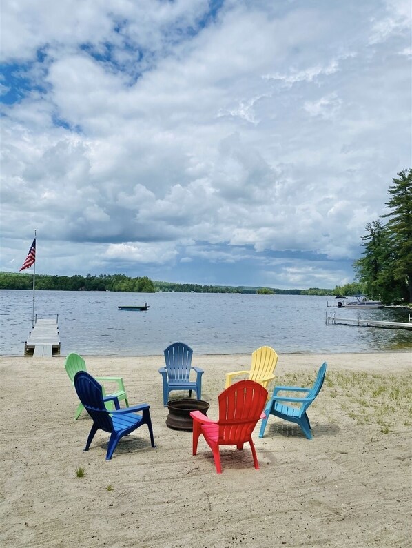 On the beach - PET FRIENDLY WITH A SANDY BEACH AND DOCK (Gray)