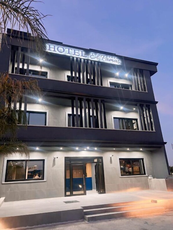 Suite Junior, vue ville | Draps en coton égyptien, literie de qualité supérieure