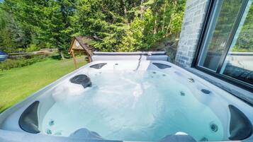 Bain à remous extérieur