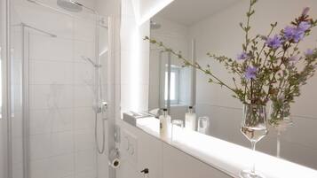 Standard-Einzelzimmer, Nichtraucher | Badezimmer | Haartrockner, Handtücher