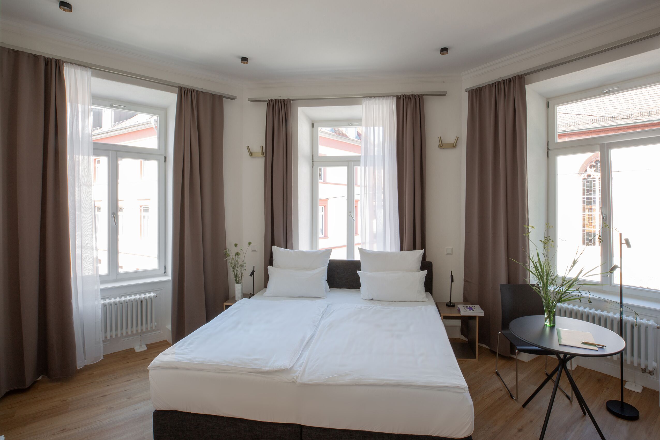 Business-Doppelzimmer, Nichtraucher (with Pantry Kitchen) | Allergikerbettwaren, Zimmersafe, individuell dekoriert