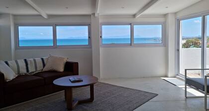 Kaya Moya, Sleeps 2, Modern and central with sea view