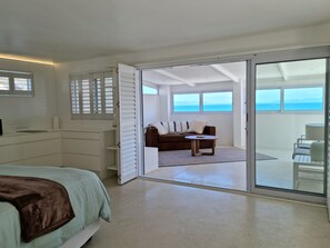 1 bedroom, iron/ironing board, WiFi, bed sheets - Kaya Moya, Sleeps 2, Modern and central with sea view (Gordons Bay)
