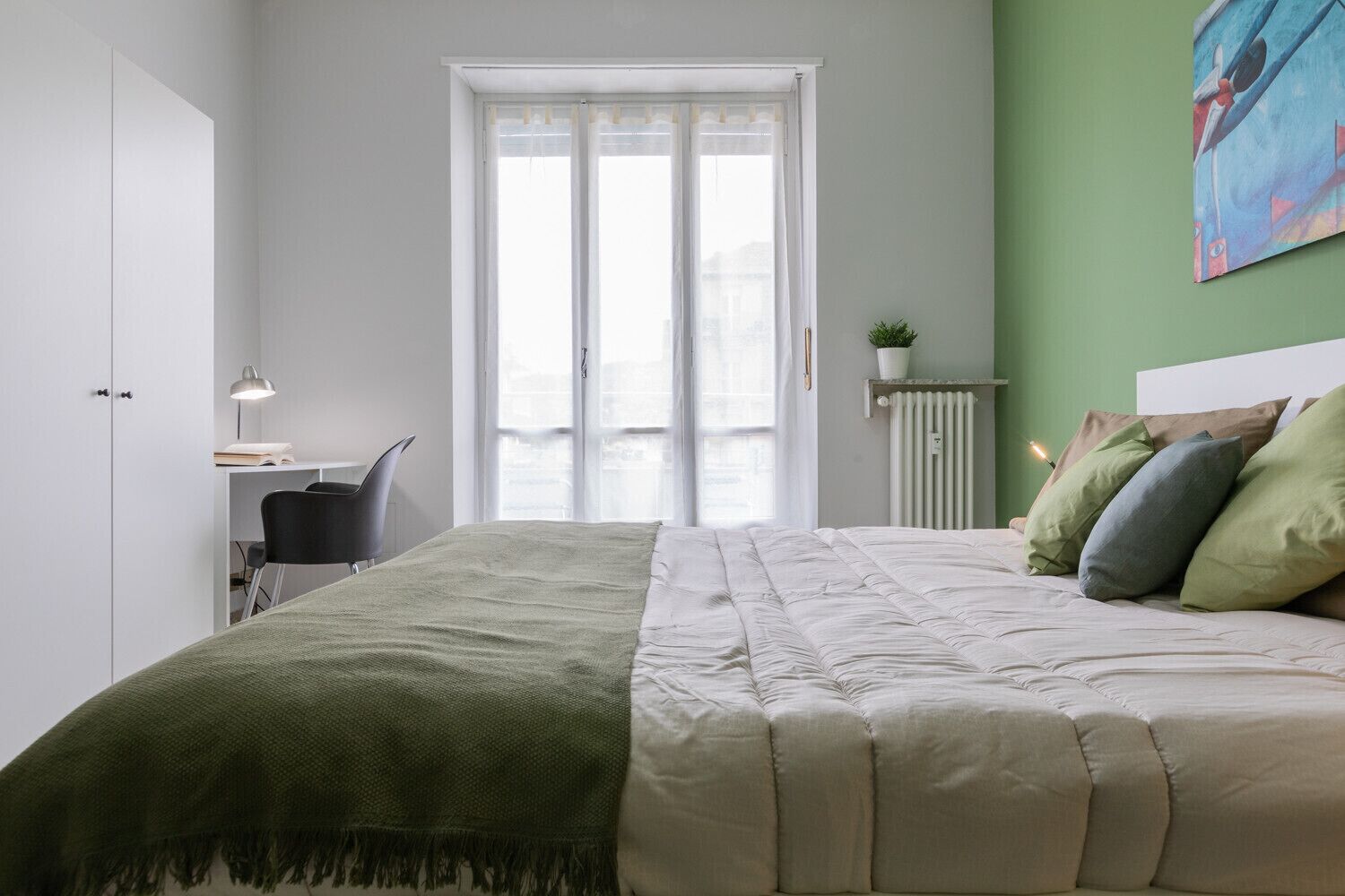 Iron/ironing board, free WiFi, bed sheets
