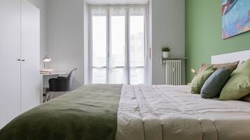 Iron/ironing board, free WiFi, bed sheets
