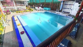 15 outdoor pools