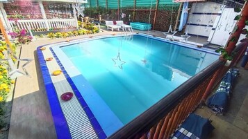 15 piscinas externas