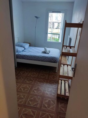3 bedrooms, desk, iron/ironing board, WiFi