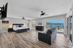 3 habitaciones, escritorio, tabla de planchar con plancha y wifi gratis 