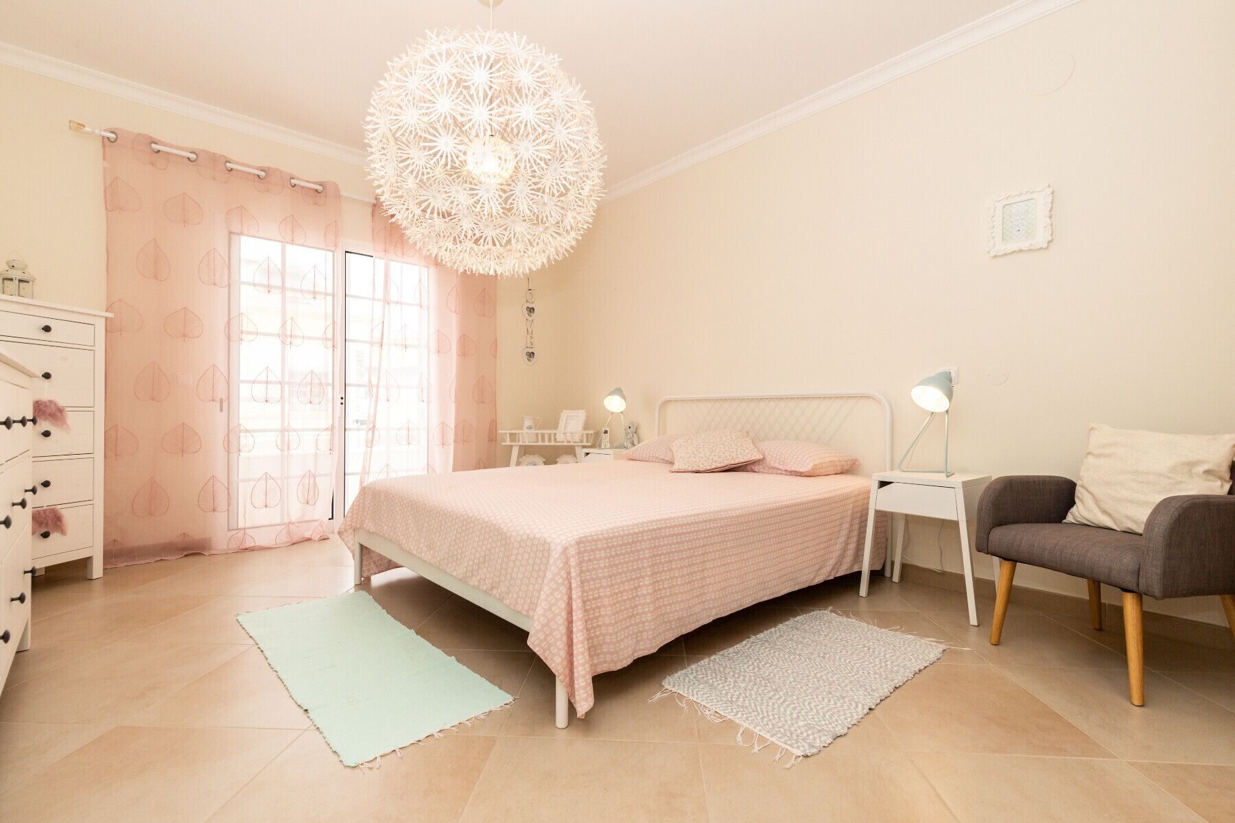 3 habitaciones, tabla de planchar con plancha y wifi gratis 