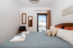 3 bedrooms, iron/ironing board, free WiFi, bed sheets - 3 bedroom villa 50 metres from the beach with patio by AlgarveManta (15V3) (Manta Rota)