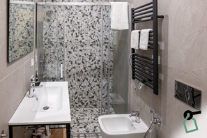 Deluxe Double or Twin Room | Bathroom - Museo Suite (Naples)