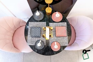每日付費供應吃到飽早餐