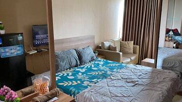Deluxe Double Room | Desk, laptop workspace, free WiFi, bed sheets