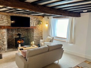 Smart TV, fireplace, books - Rennovated 2 bed dog friendly cosy cottage in central Wells (Wells)