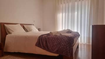 3 slaapkamers, een strijkplank/strijkijzer, wifi, beddengoed