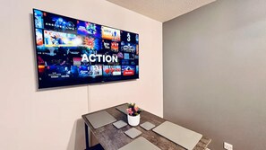 House | Interior - Stylish Townhouse With Free Parking in Liverpool (Liverpool)