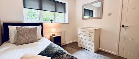 House | 1 bedroom, iron/ironing board, free WiFi, bed sheets