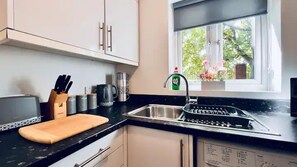 Ferienhaus | Eigene Küche | Kühlschrank, Mikrowelle, Ofen, Herdplatte