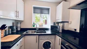 House | Private kitchen | Fridge, microwave, oven, stovetop