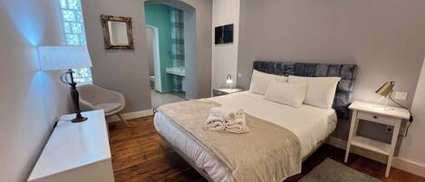 2 quartos, ferros/tábuas de passar roupa, Wi-Fi, roupa de cama